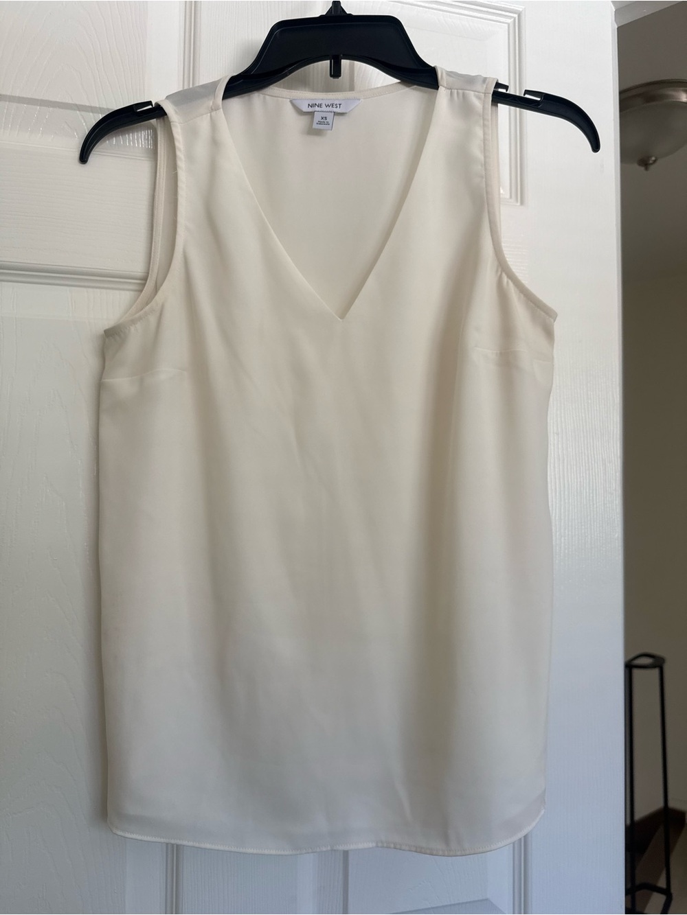 Nine West Ivory V-Neck Sleeveless Top